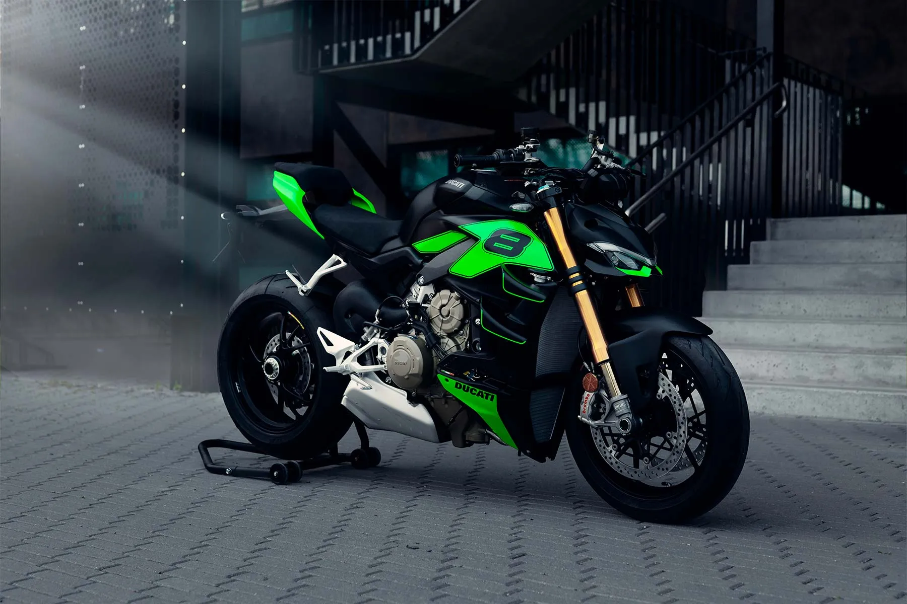 Must-roheline Ducati Streetfighter V4 betoontrepi ees