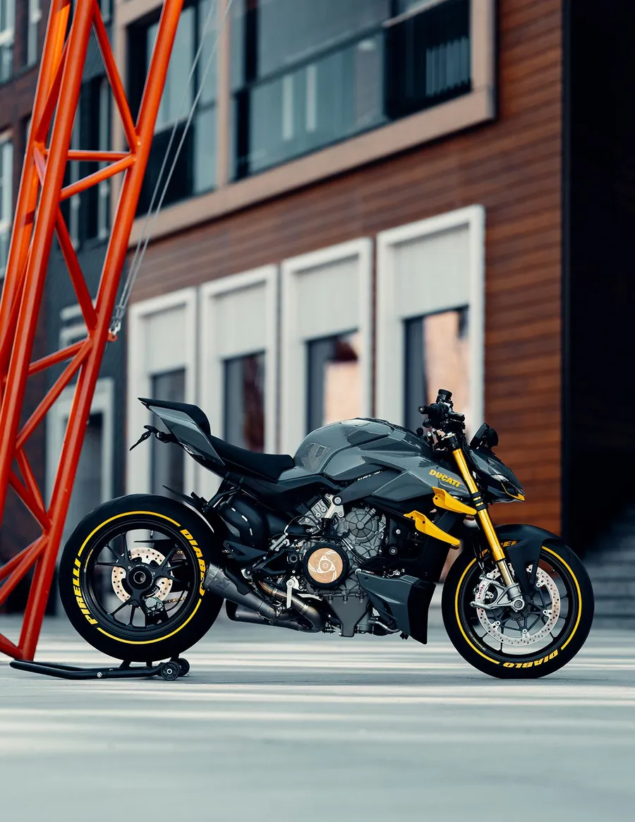 Ducati Streetfighter, Sõidukid