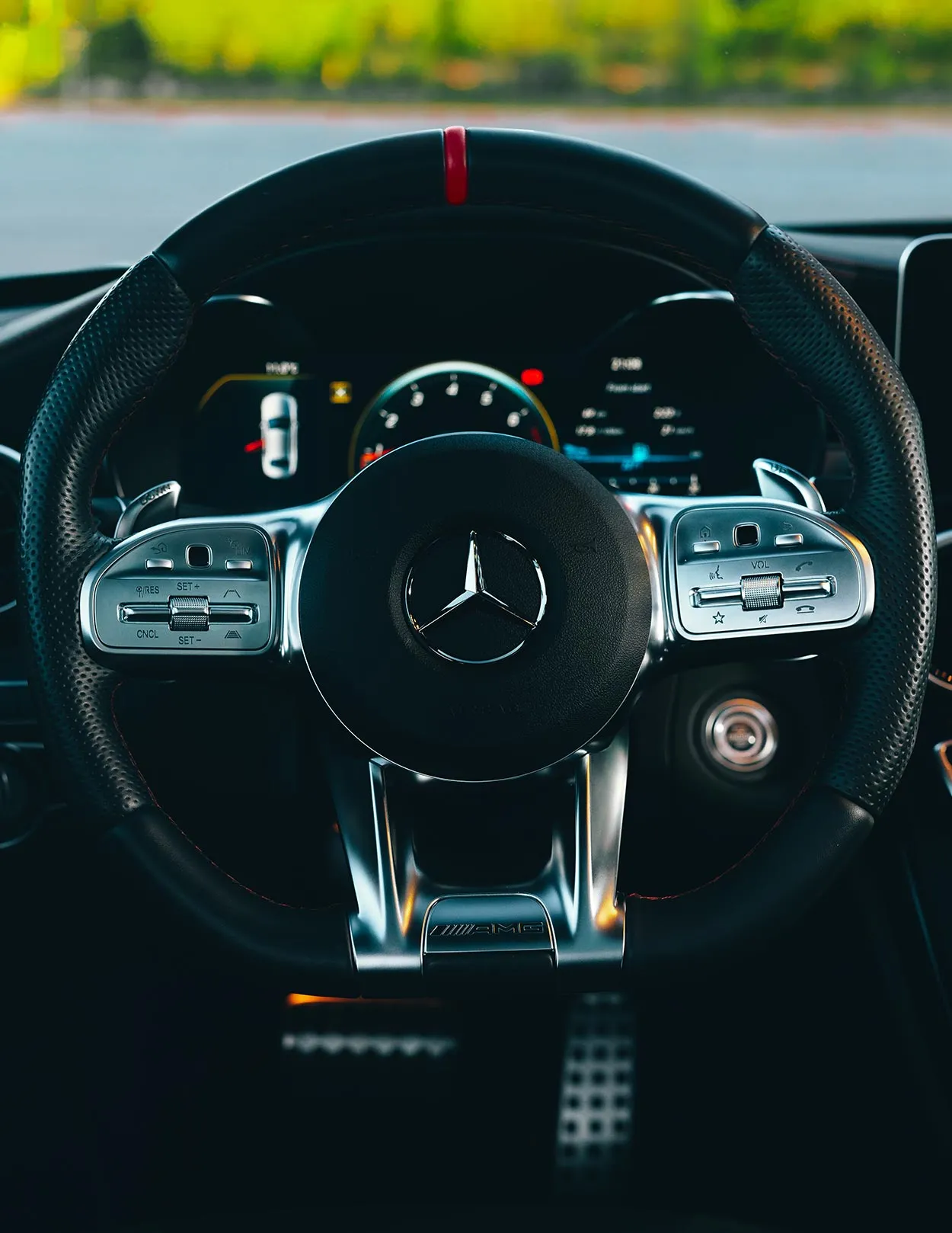 Mercedes-AMG rool ja näidikud juhi vaatest